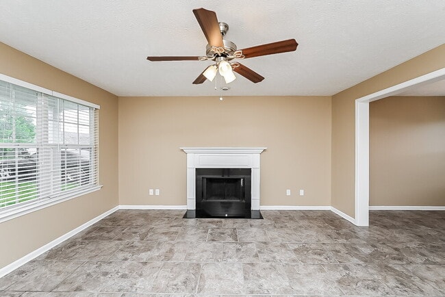 Building Photo - 319 Sarna Dr