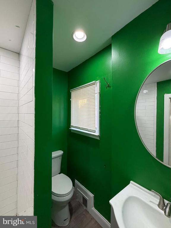 Foto del edificio - 6842 Fait Ave