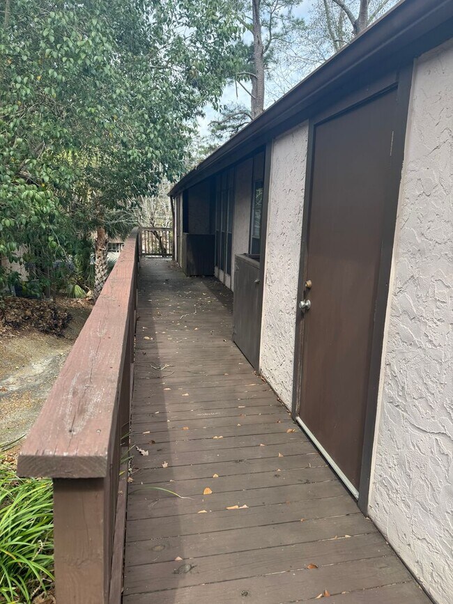 Foto del edificio - Charming and Spacious 2BR/2BA Townhome in Central Tallahassee