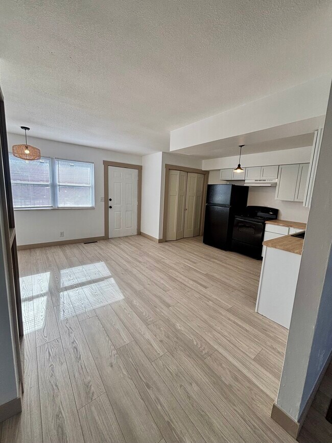 Foto del edificio - 900 E Kirkwood Dr