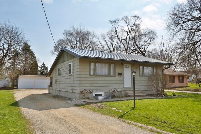 Building Photo - 404 Sherman Ave