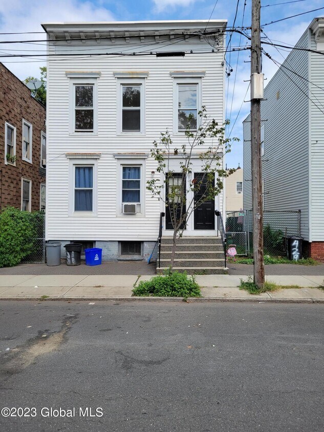 431 Bradford St Unit 2, Albany, NY 12206 Room for Rent in Albany, NY