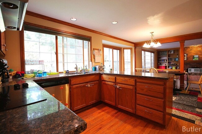 Building Photo - CLICK "REQUEST A TOUR" NOW!