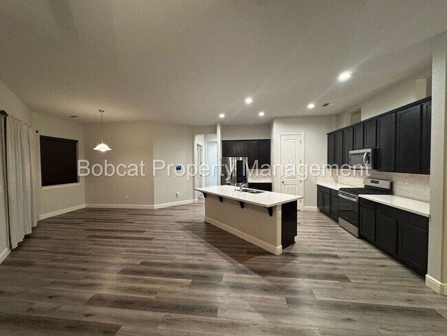 Building Photo - 925 Cranfield Ct