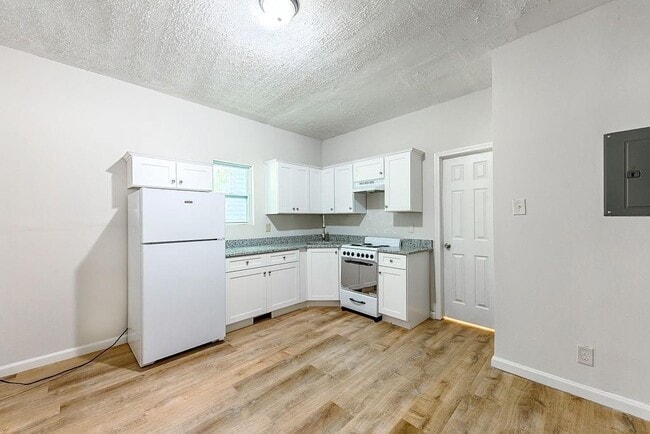 Building Photo - 987 Dimmock St SW