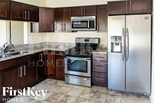 Building Photo - 2406 Aspen Dr