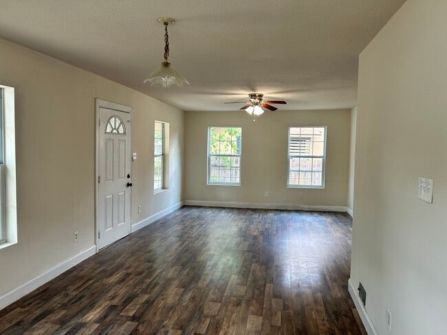 Foto del edificio - 106 Southway Dr