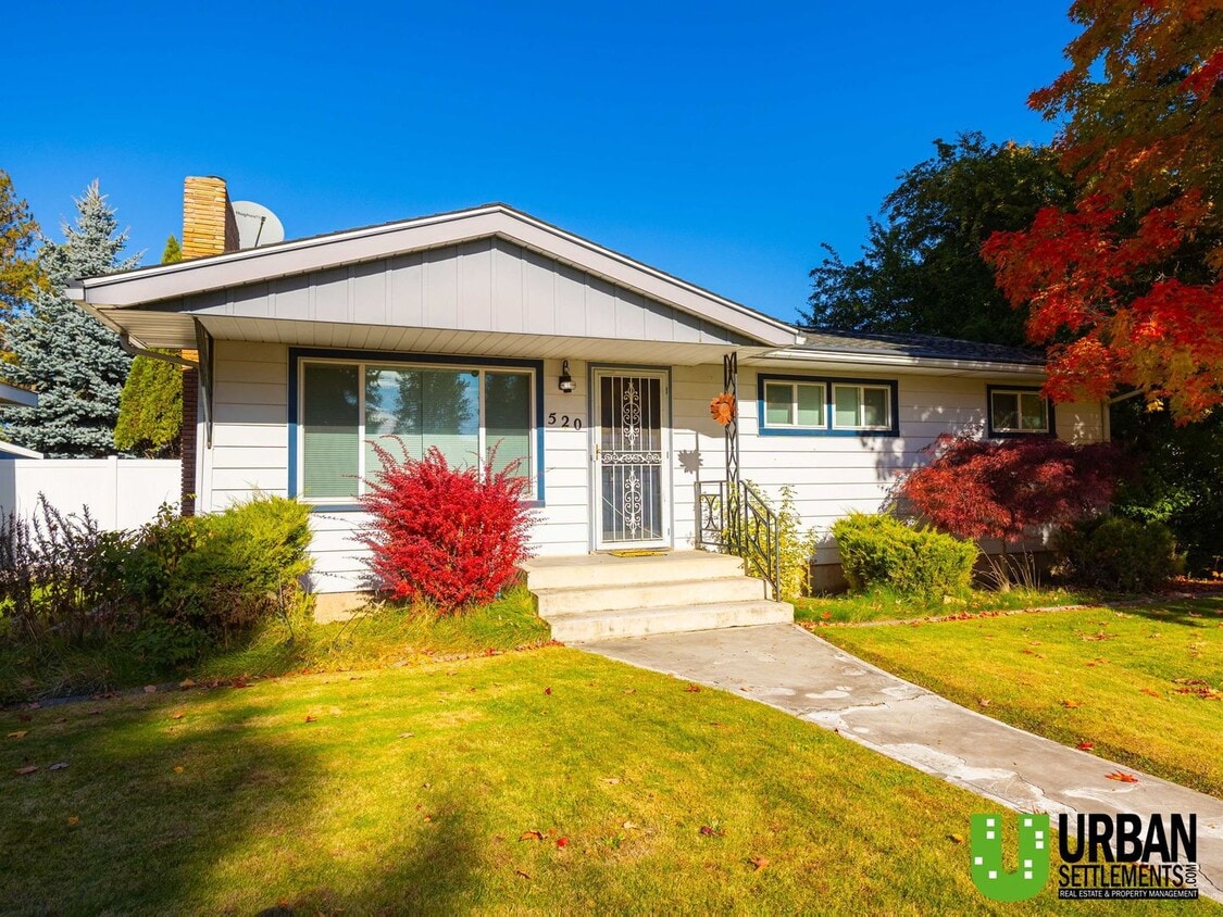 Primary Photo - Charming 3+ Bedroom Home in the Coveted Co...