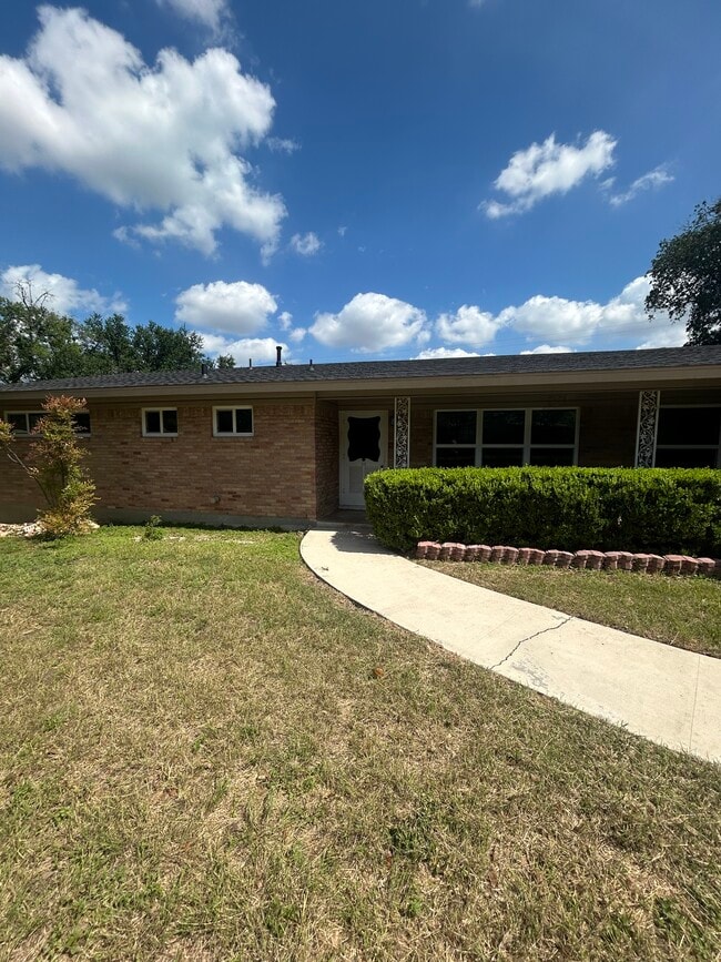 Building Photo - 110 Northaven Dr