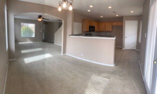 Foto del edificio - Beautiful two story, four bedroom home in North Hills Rio Rancho for lease