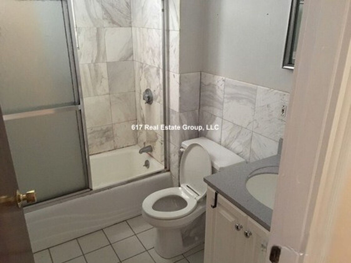 Foto del edificio - 2Br/1Bth, Great location! Heat/Hot Water included!