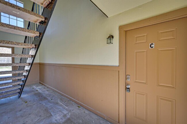 Building Photo - 8000 Cambridge Cir
