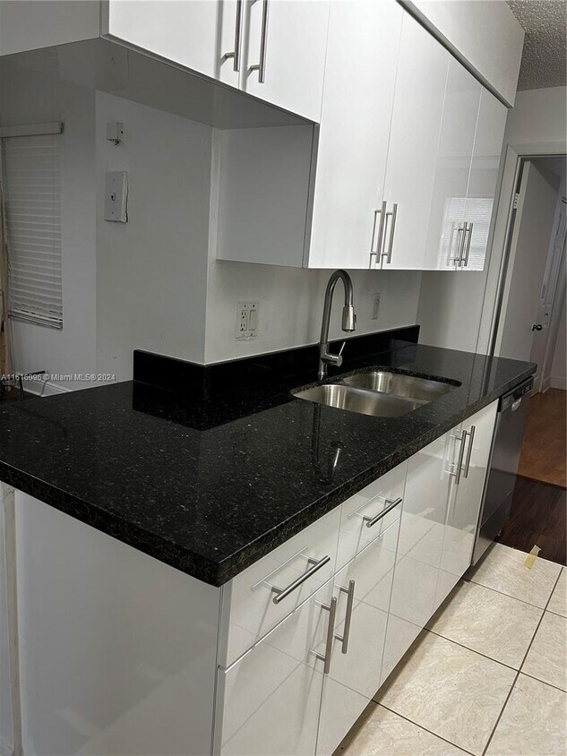 Foto principal - 18312 NW 68th Ave