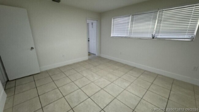 Building Photo - 842 S 63rd Ave