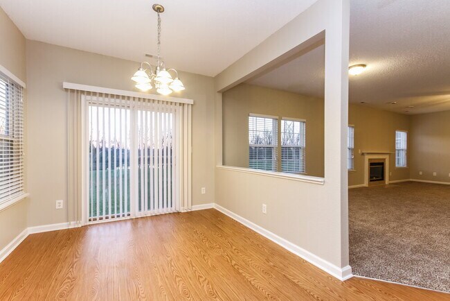 Foto del edificio - 5666 High Timber Ln