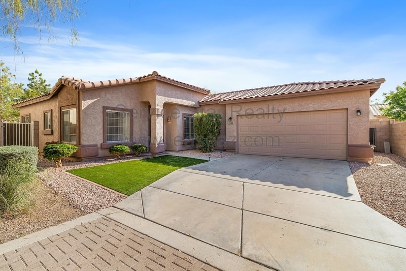 Primary Photo - 2586 E Riviera Dr