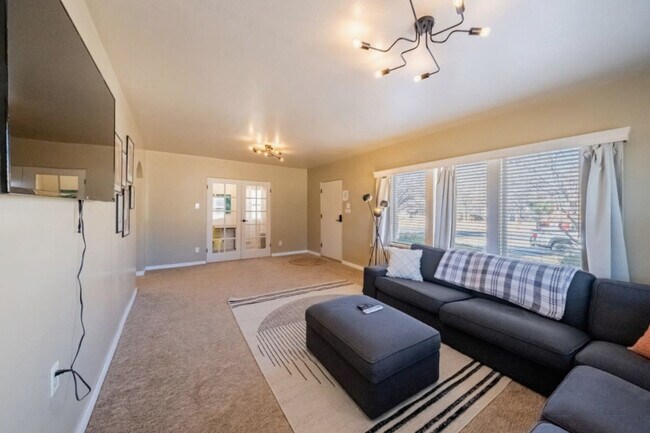 Foto del edificio - 170 E 100 N