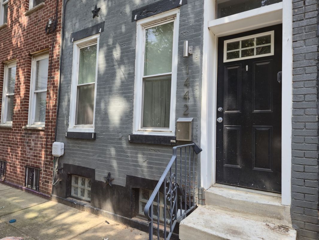 Primary Photo - 1442 N Etting St
