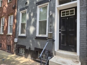 Building Photo - 1442 N Etting St