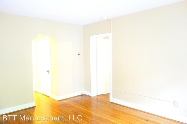 Building Photo - 8409 Greenwood Ave