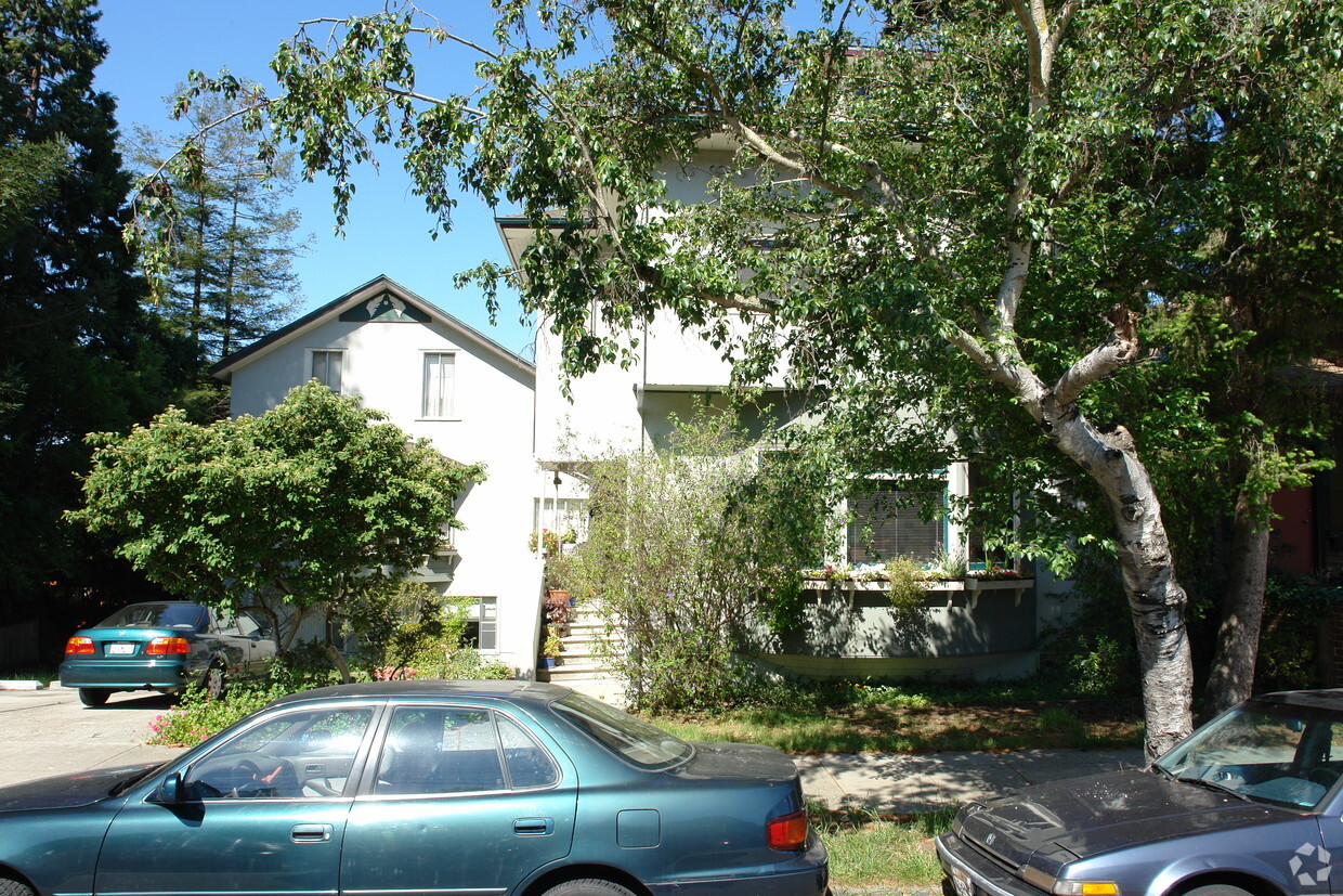 Building Photo - 1432-1434 Arch St
