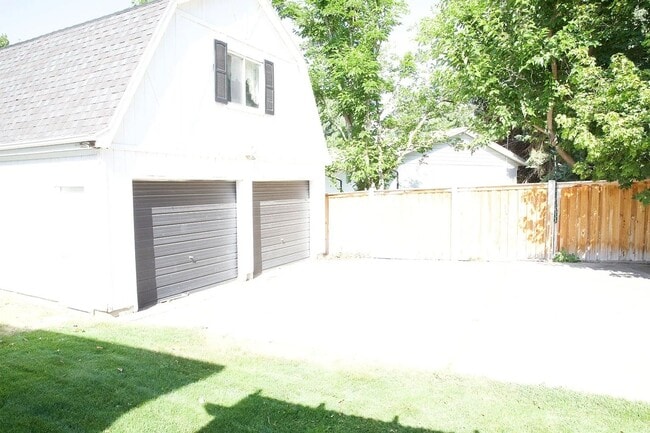 Foto del edificio - 595 Mountainville Cir