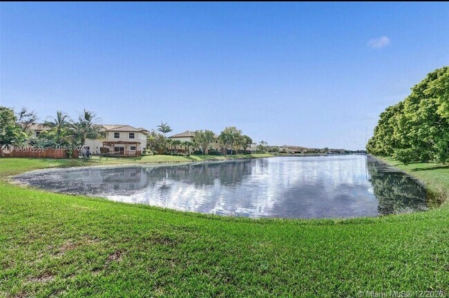 Foto del edificio - 4904 SW 141st Ave