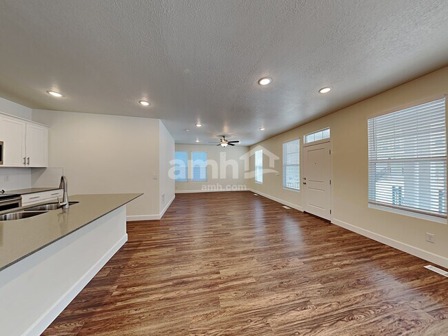Building Photo - 6047 W Arranmore Dr