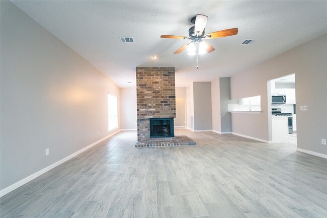 Foto del edificio - 8926 Sunny Point Dr