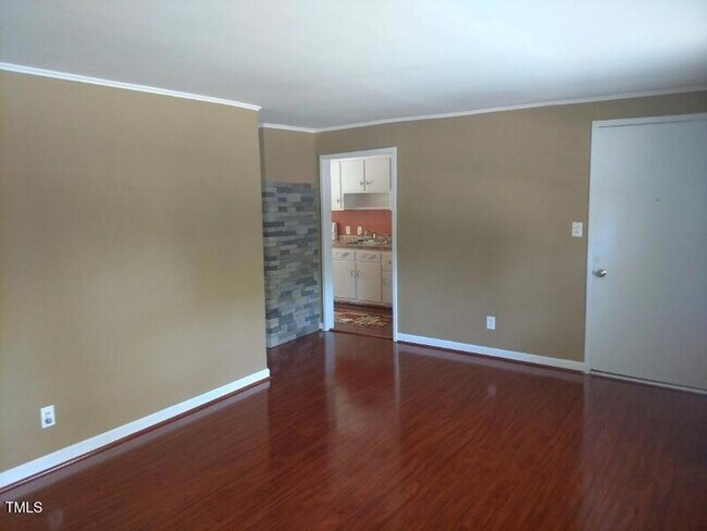 Foto del edificio - 835 Daniels St