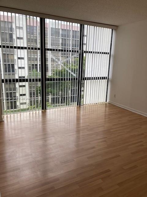 Foto del edificio - 17021 N Bay Rd