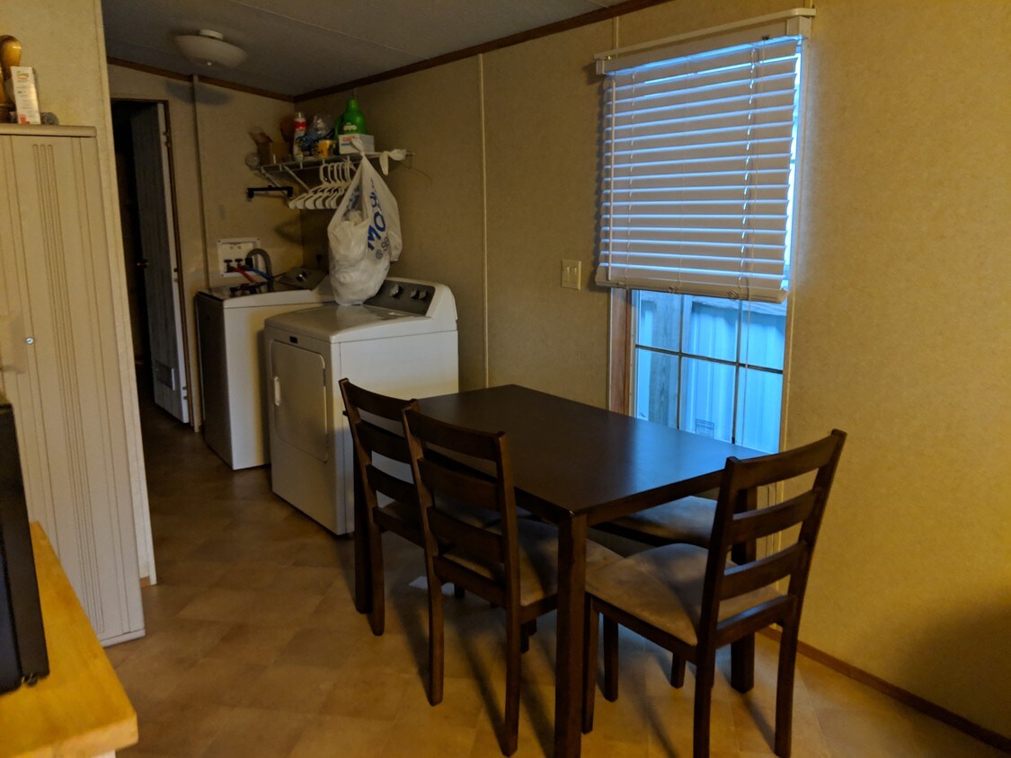 Foto del edificio - 37547 Weiss Rd