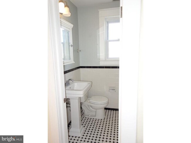 Foto del edificio - 3153 Tilden Dr