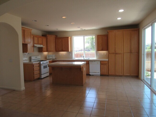 Building Photo - Verona Desirable Community