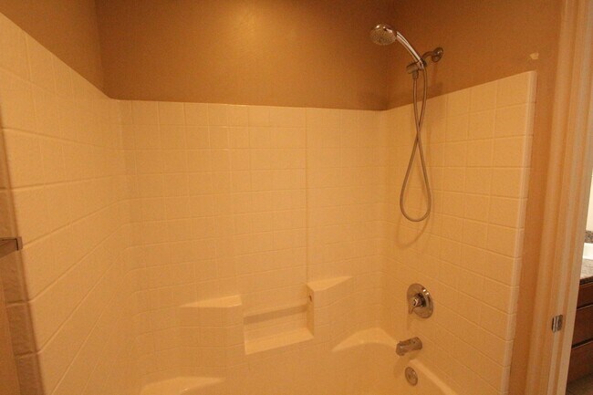 Foto del edificio - KNOLLWOOD TOWNHOME 3 Bed 2.5 Bath!