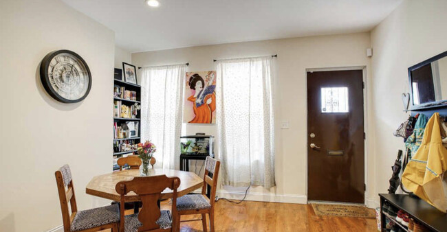 Dining Area - 5337 Addison St