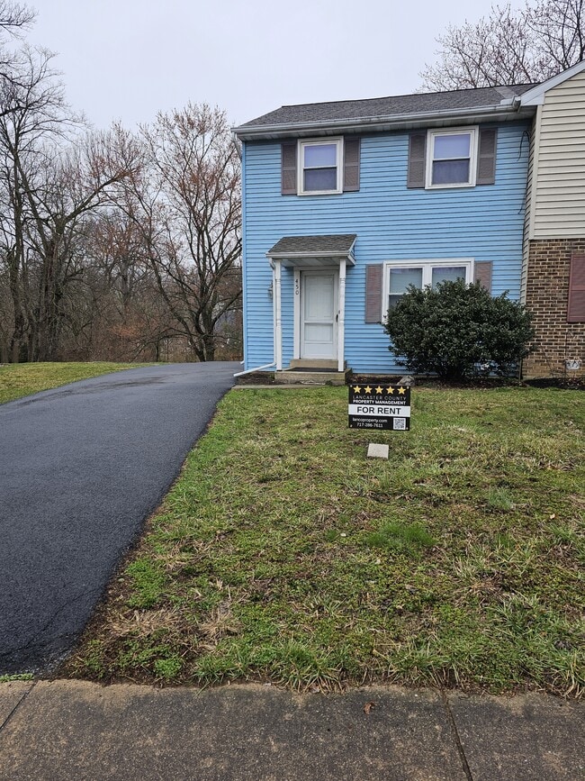 Building Photo - 450 Garland Cir