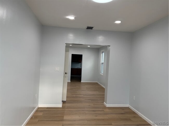 Building Photo - 165 Playter St