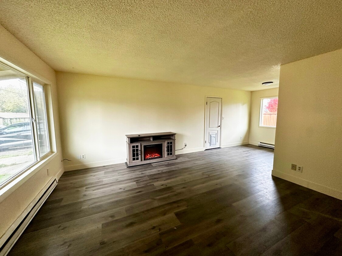 Primary Photo - 114 Dillion Dr
