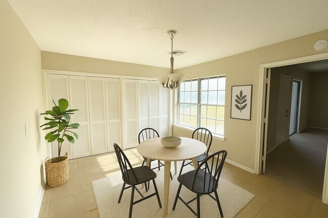 Building Photo - 4822 Meadow Park Dr