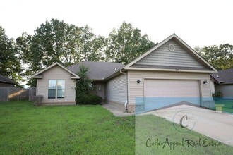 Building Photo - 705 Victory Ln