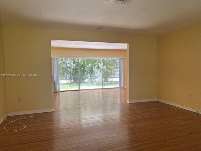 Building Photo - 5340 Orduna Dr