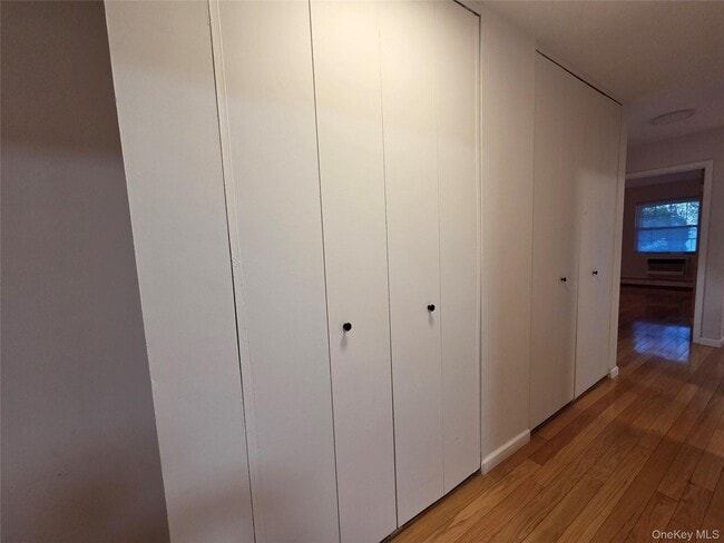 Foto del edificio - 207-25 Darren Dr