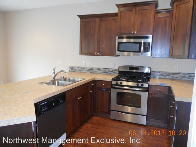 Building Photo - 4 br, 2.5 bath House - 5415 NE 52nd Street