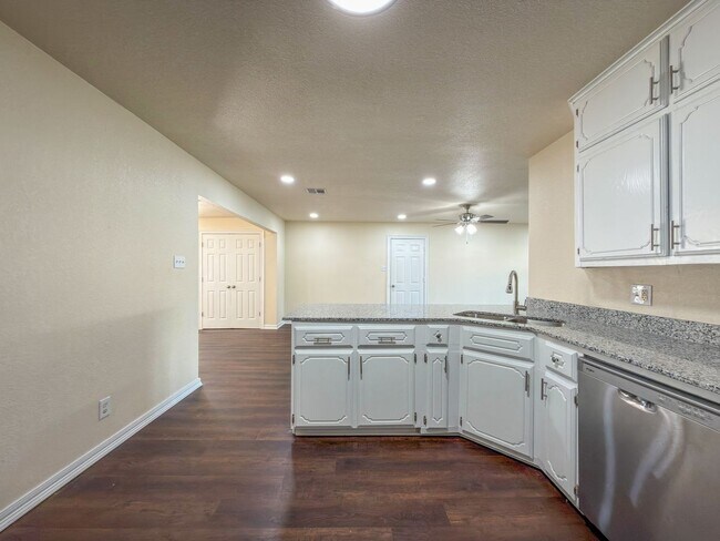 Foto del edificio - 4901 S.28th Street-