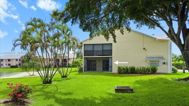 Foto del edificio - 999 Hamilton Dr
