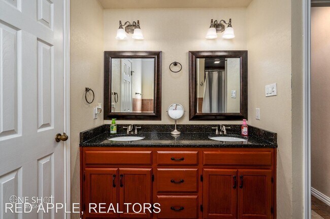Foto del edificio - 4 br, 2.5 bath House - 4926 Terri Ann Cir