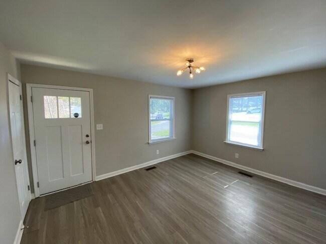 Foto del edificio - Minutes from Uptown!  100% Renovated!