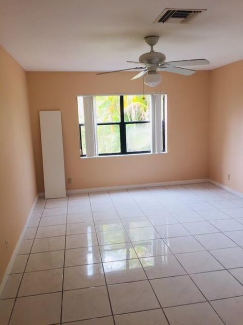 Building Photo - 16322 Country Lake Cir