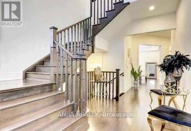 Photo du bâtiment - 158 Hurst Ave